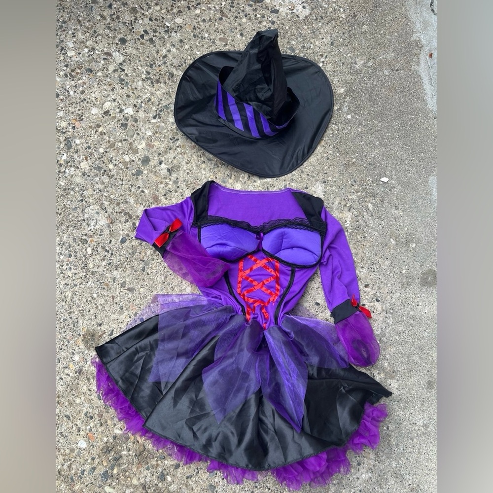 Womens size small witch costume